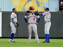MetsCrowdedOutfield